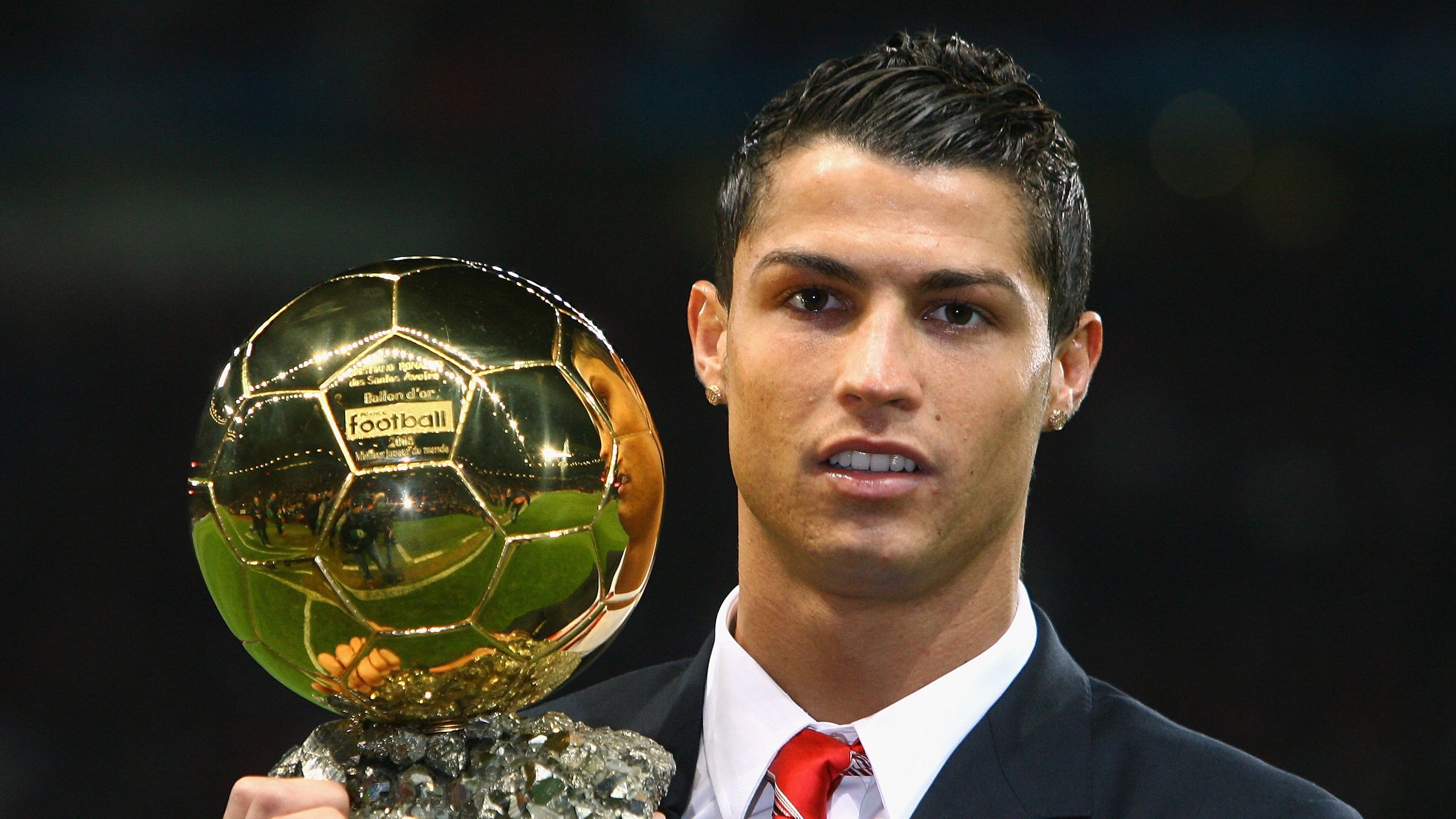 当引擎轰鸣吞没人性，一位父亲用沉默刺穿赛道